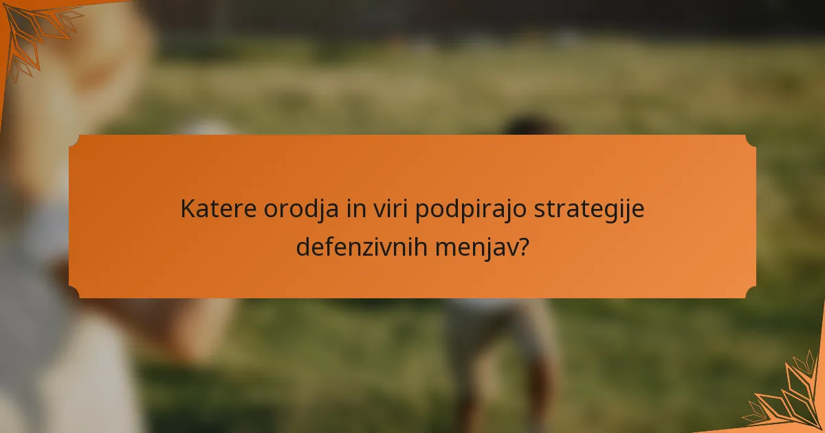 Katere orodja in viri podpirajo strategije defenzivnih menjav?